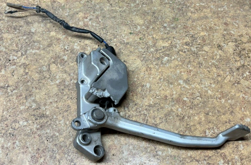 01 Kawasaki ZG1000 Concours Rear Brake Pedal Mount Foot Brake Lever Bracket 1000