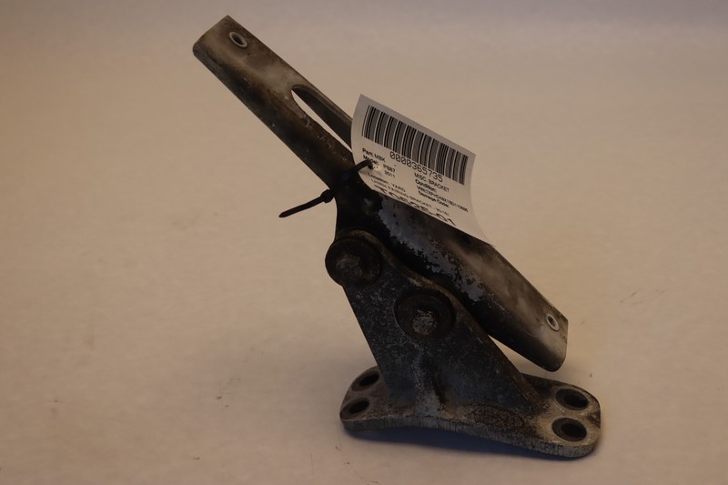 2006-2015 PETERBILT 386 FAIRING BRACKET MOUNT SUPPORT 20-16128 / 14-14188 OEM