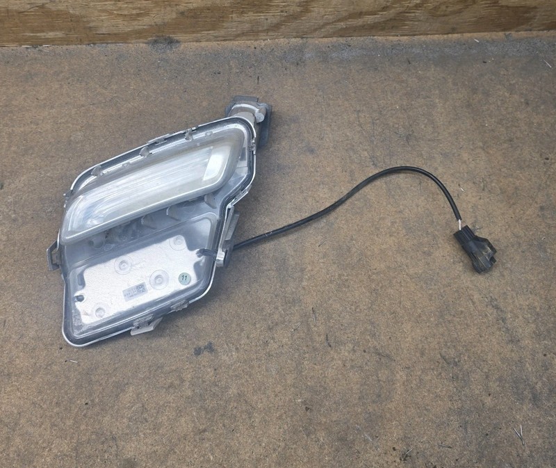 2014-2017 Volvo XC60 Passenger Right Fog Light Bumper Lamp DRL Running Light OEM