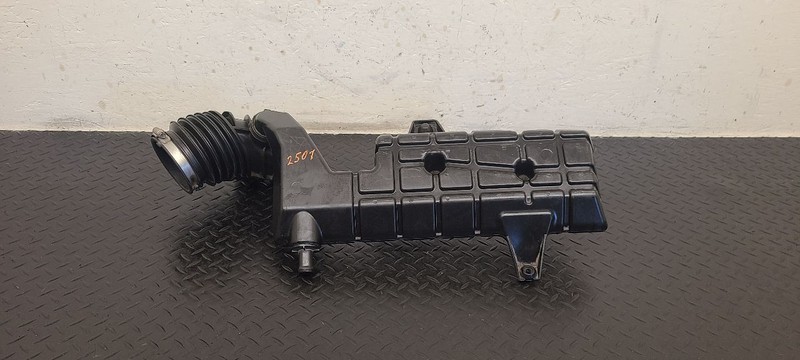 18-25 Chevrolet Traverse 3.6L Air Cleaner Outlet Duct OEM 84522148