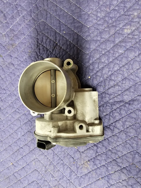 Throttle Body For Ford Explorer 3.5L 2011-2019 Ford Mustang 3.7L 2011-2017 Shelf