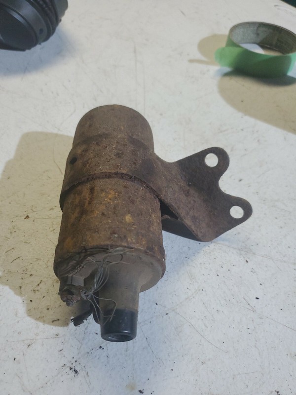 1942 46 FORD TRUCKCOIL 6 voltw/bracket