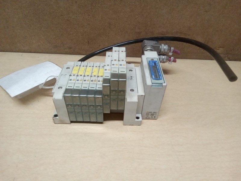 SMC SS5Y31-E4R049 Station Block W/ (8) SY3201-5U1 Solenoid Valves & EX260-SMJ1