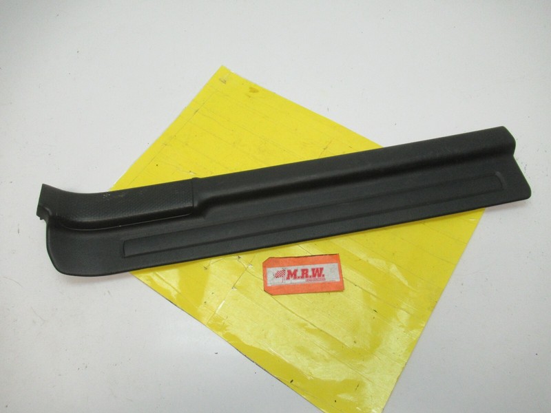 SCUFF PLATE RIGHT PASSENGER RH CARPET TRIM KICK for 00 01 02 03 04 05 MR2 SPYDER