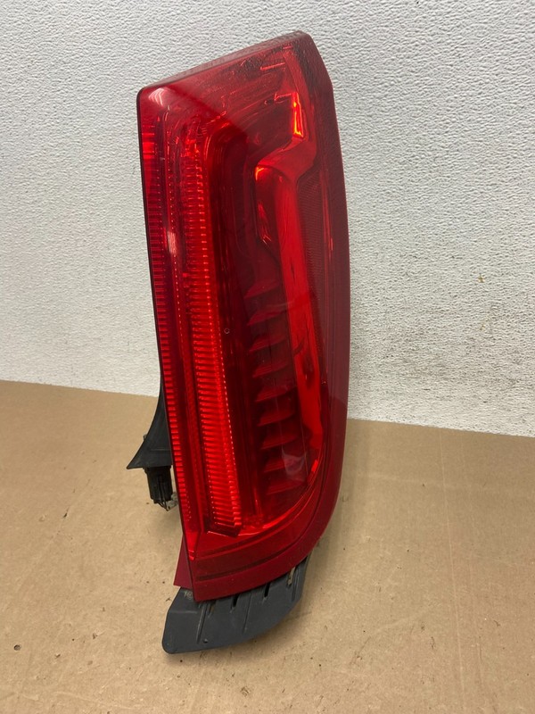 2013 to 2017 Cadillac XTS Right Passenger RH Tail Light AE5964 DW