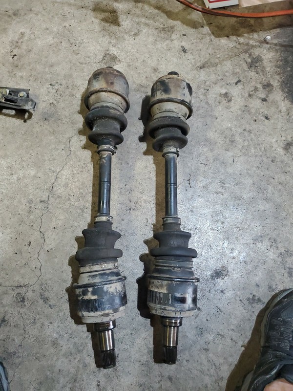 1972 - 1989 MERCEDES R107 380SL LEFT RIGHT REAR AXLE DRIVE SHAFT SET