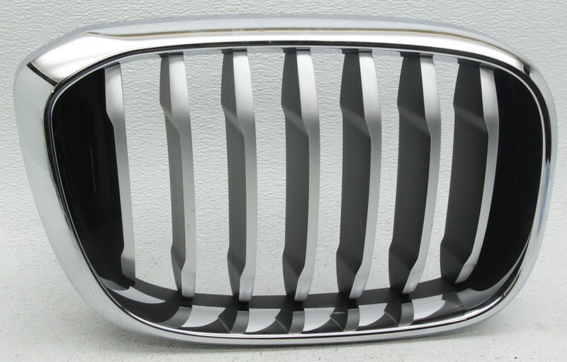 OEM BMW X3 Right Side Grille Chrome 5113746493003 Scratches 6 slot