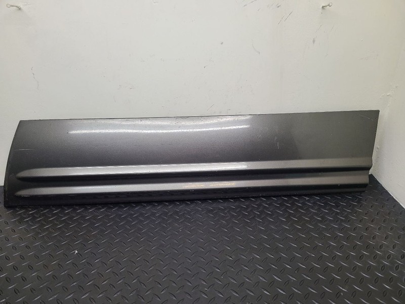 00-04 Jeep Grand Cherokee Front Right Passenger Door Lower Molding OEM 5015770AB