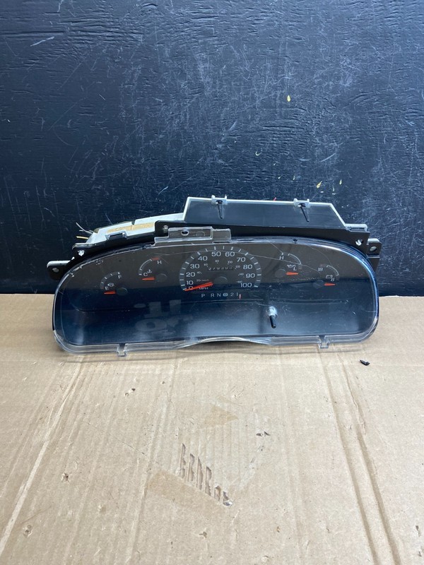 2001-2002 Ford Econoline E250 E350 Van Speedometer Instrument Cluster ad7151 DG
