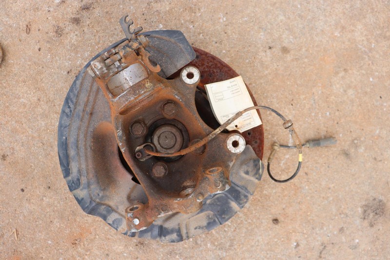 2008-2013 BMW M3 FRONT RIGHT PASSENGER SIDE SPINDLE KNUCKLE BEARING HUB OEM