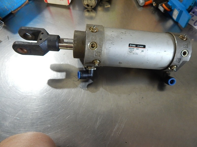 SMC CKGA80-100Y-XC18 145 psi E1.0 MPA Cylinder *FREE SHIPPING*