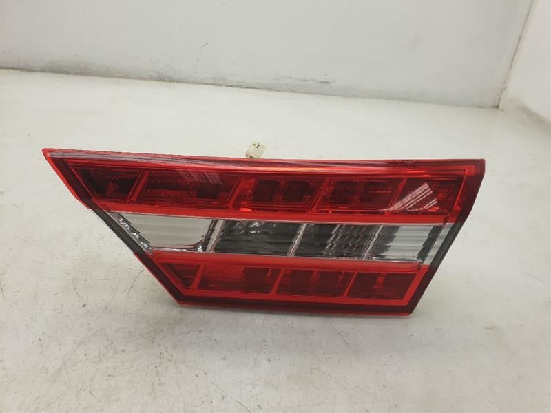 13-15 TOYOTA AVALON XLE PASSENGER SIDE REAR TAIL LIGHT