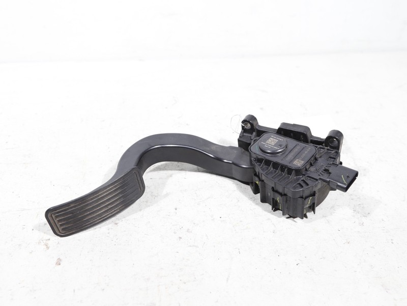 2017-2023 Tesla Model 3 Acceleration Throttle Pedal 1011298 OEM 94k