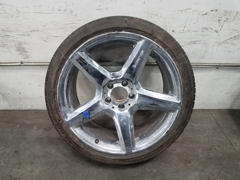 2014 Mercedes AMG E 63 S Front 19" Wheel / Tire #2 - * #7111 KK5