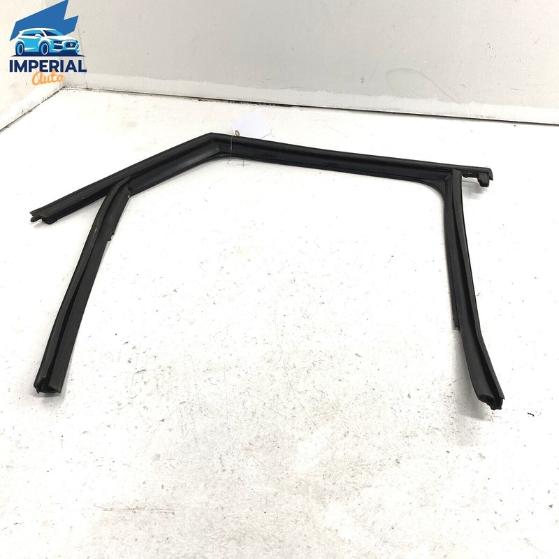 15-18 AUDI Q3 REAR RIGHT DOOR WINDOW FRAME RUBBER SEAL CHANNEL OEM 8U0839440