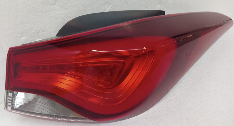 2014-2016HYUNDAI ELANTRA RH TAIL LIGHT ASSY OEM PART#92401-3Y510