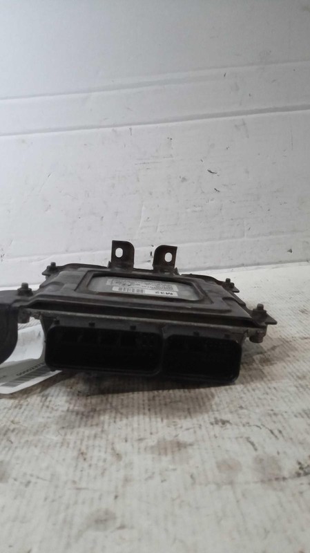 2013 Hyundai Tucson Engine Control Module ECM 2.4L OEM Used 134K Miles