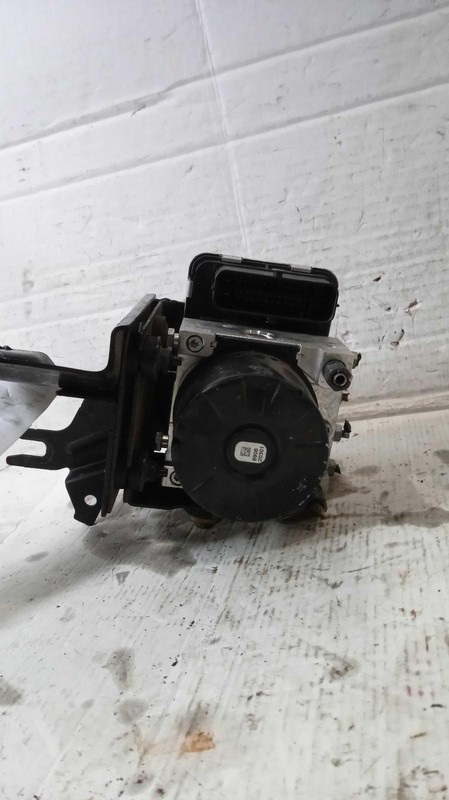 2021 Nissan Sentra ABS Hydraulic Assembly OEM 476606LE0B 67K Mi Black