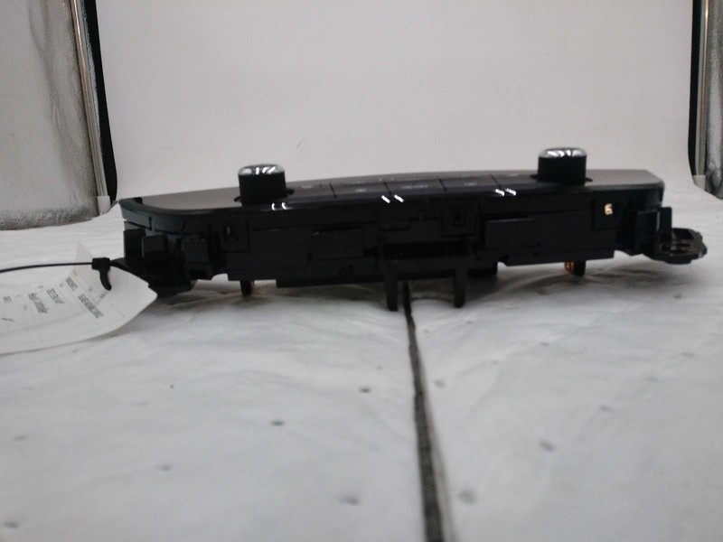 Used A/C Selector Switch fits: 2021 Buick Enclave front ID 84497455 Grade A
