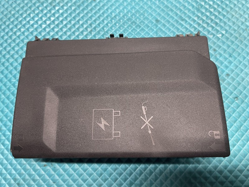 2012 Chevrolet Volt 1.4 Engine Fuse Box Assembly Tested Oem