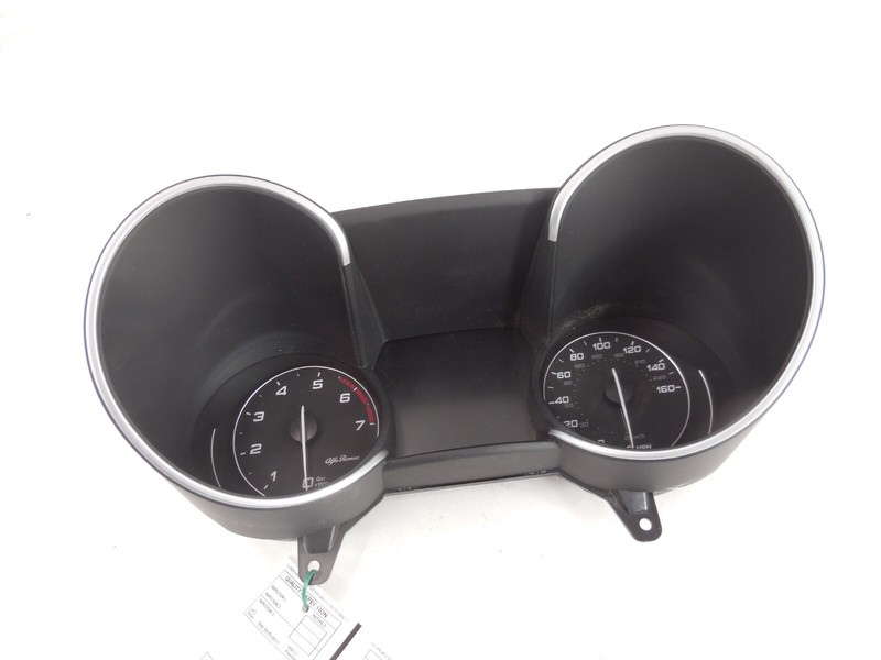 2019 19 Alfa Romeo Giulia Speedometer Instrument Cluster MPH OEM