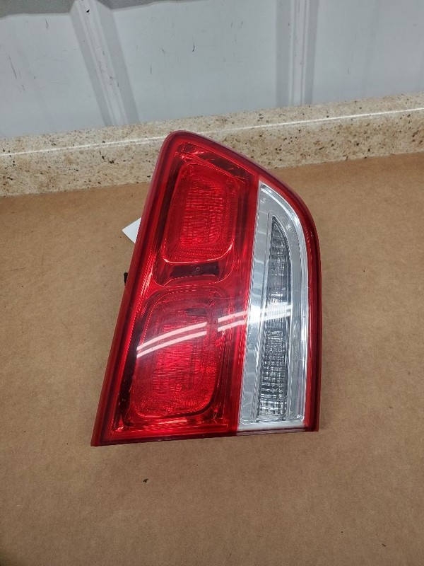 Driver Tail Light Liftgate Mounted Incandescent Fits 16-18 SORENTO 294489