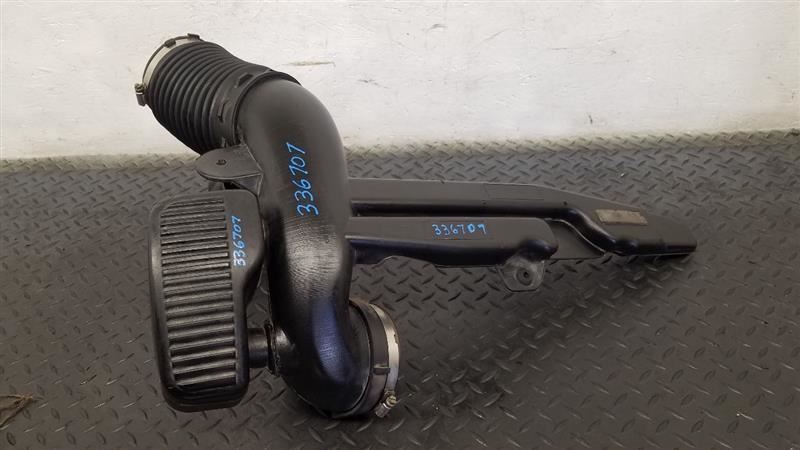 07-13 Chevrolet Silverado V8 Air Intake Duct Tube Assm OEM 15901934