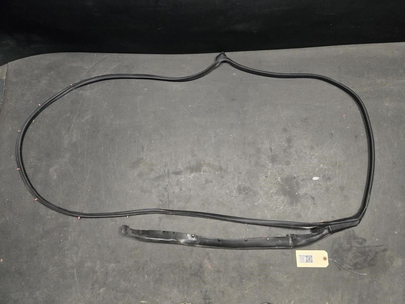 Front Left Door Weatherstrip 2019 Honda CR-V 72350-TLA-A01 2017 2018 2020 - 2022