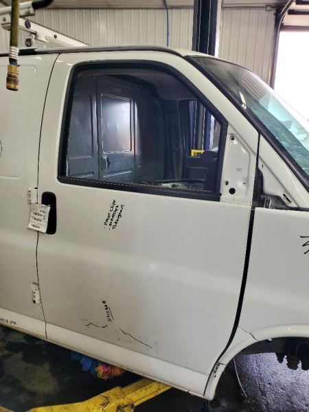Passenger Right Front Door Electric Fits 16-18 EXPRESS 2500 VAN 284875