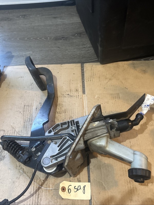 WABCO HYDRAULIC CLUTCHPEDAL UNIT WITH RESERVOIRP/N A02-13485-000