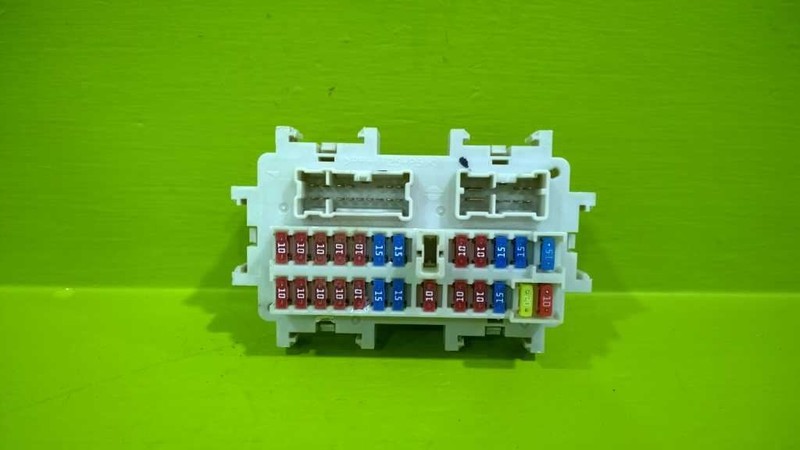 04 05 06 07 ARMADA QX56 INTERIOR FUSE RELAY BOX OEM 3246-29