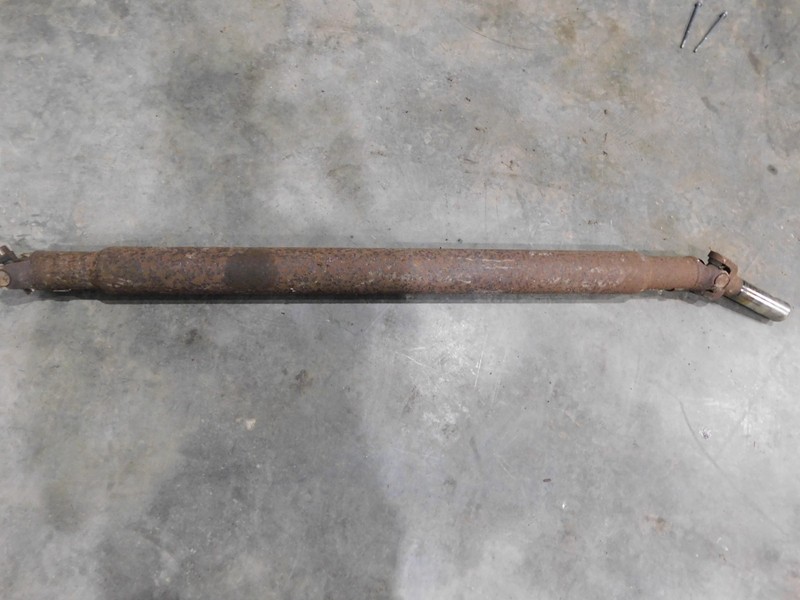 00-06 CHEVROLET SUBURBAN 1500 REAR DRIVE SHAFT 4x4
