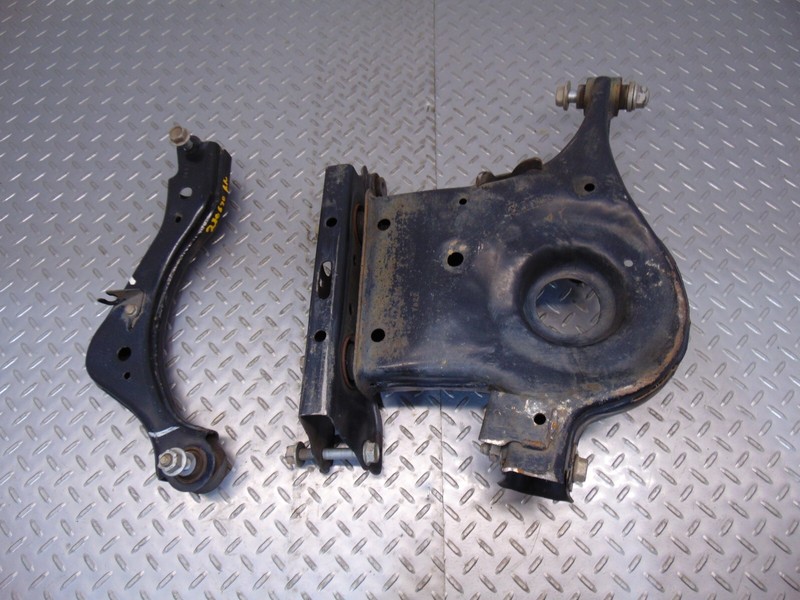2016 - 2018 Nissan Altima Rear Left Control Arms Set 2 pieces OEM