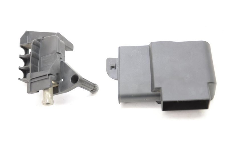 2015-2018 Porsche Macan 2.0L Engine Bay Battery Jumper Point 95B937517B