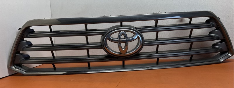 5310148180 | 2008 - 2010 Toyota Highlander Limited Upper Radiator Grille OEM