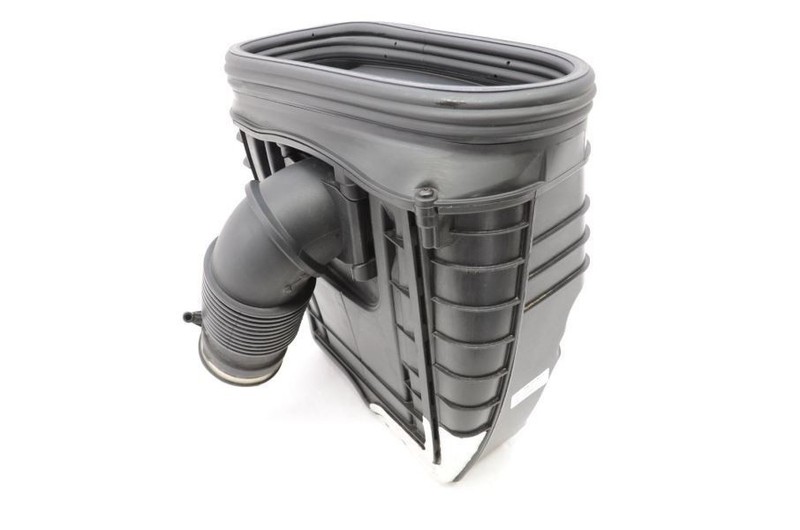 2017-2018 Porsche Macan 2.0L Air Cleaner Box Filter Housing 95B129601F