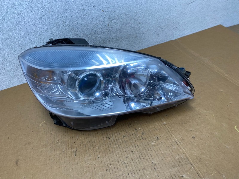2008 to 2011 Mercedes Benz C-CLASS Right Passenger Side Headlight AD9333 DW