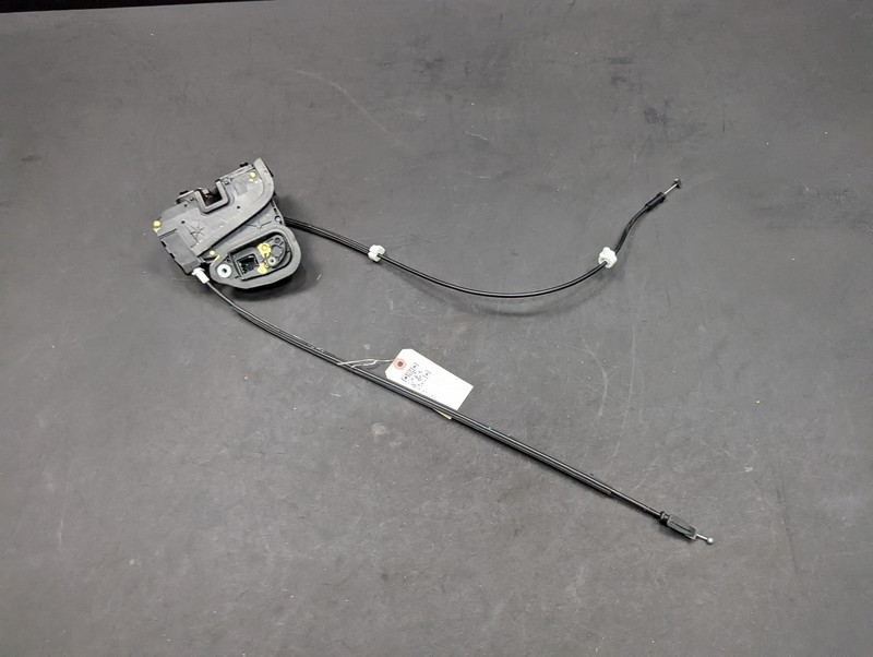 Front Left Door Lock Latch 2019 GMC YUKON XL 13516687 2015 2016 2017 2018 2020