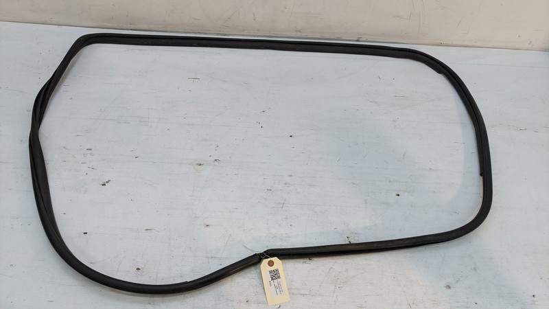 Right Pass Front Door Body Weatherstrip 62311-06130 2016 Toyota Camry 2015 2017