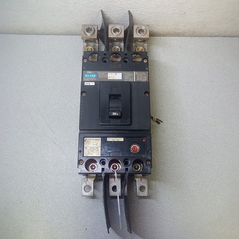 Fuji Electric BU-KSB3300 Circuit Breaker, 3 Pole 300A 600V