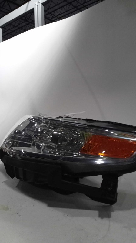 2009 Lincoln MKS Left Headlight Assembly White OEM 280545 52K Miles