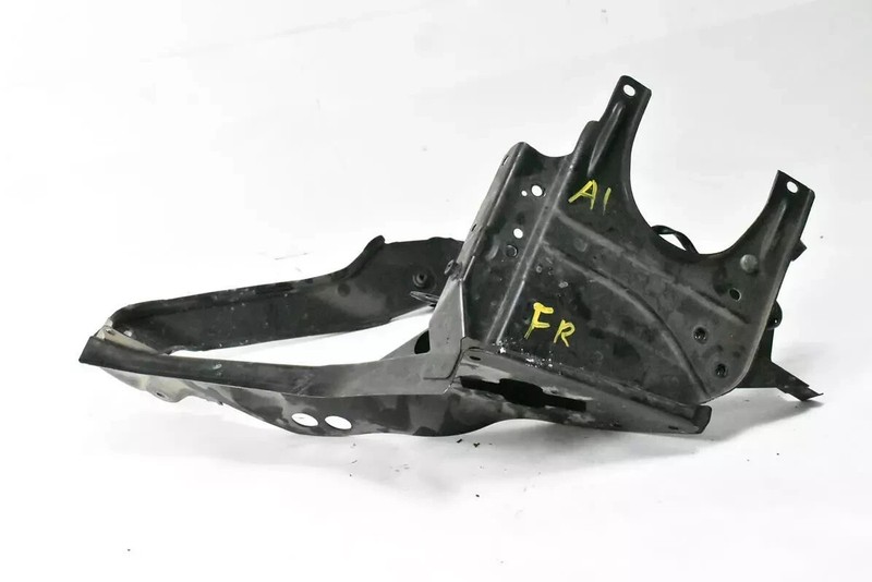 06-11 Mercedes W219 CLS500 CLS550 Right Passenger Side Headlight Support Bracket