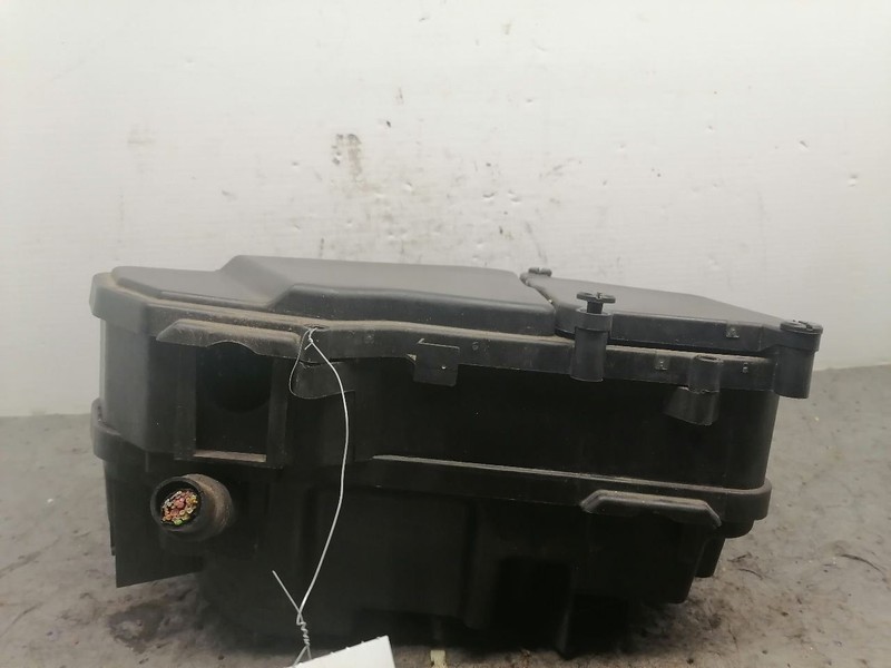 Fuse Junction Box Engine Compartment Engine Fits 11-18 PORSCHE CAYENNE 1575594