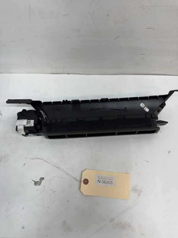 2018-2023 TESLA 3 DASHBOARD AIR VENT FLAP ACTUATOR RIGHT 1111595-00-B 38205 B81