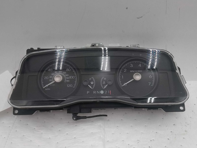 2007 Lincoln Town Car Speedometer Gauge OEM Silver 118k Miles NJ25-25019-629782