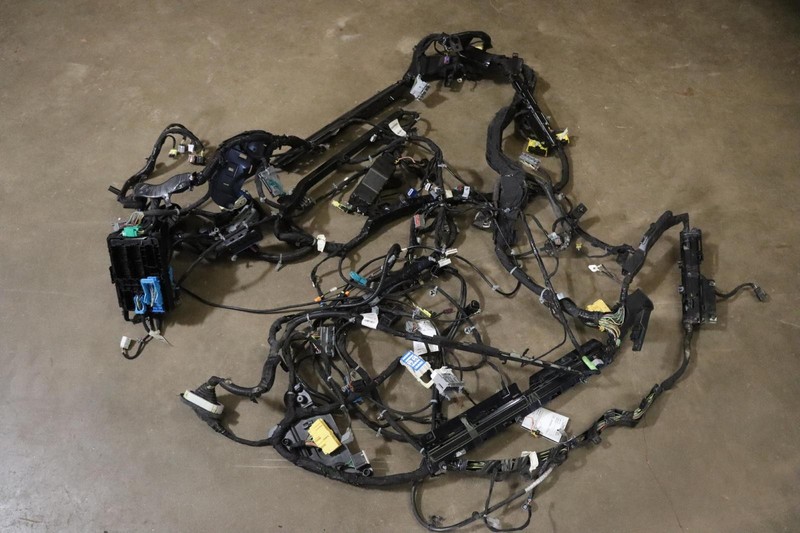 2018 GMC YUKON RWD SLT BODY WIRE WIRING HARNESS CABLE OEM