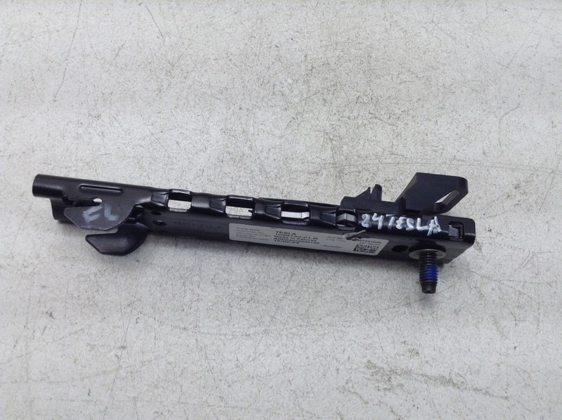 20-24 TESLA MODEL Y PERFORMANCE FIRST ROW 1ST SEAT BELT HEIGHT ADJUSTER OEM