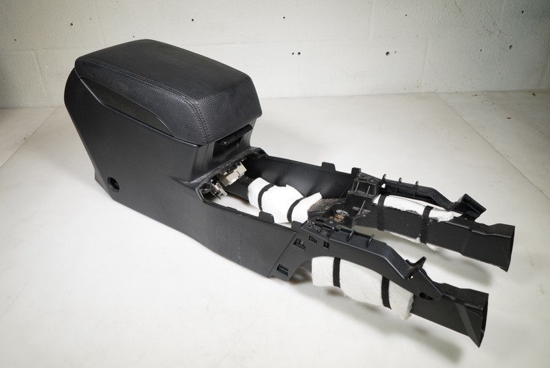 2010-2014 Subaru Legacy Center Console Black Leather Armrest Storage W/ AC AUX