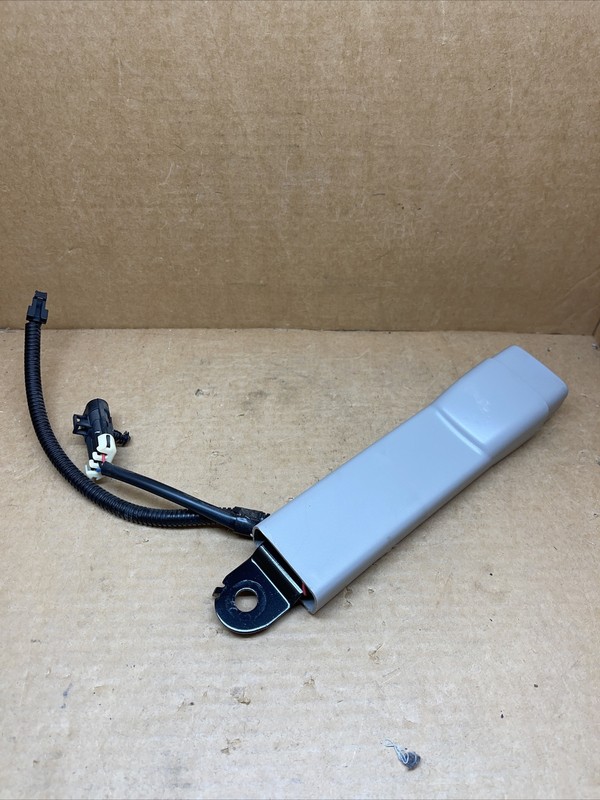 2007-2014 Tahoe Silverado Front Right Passenger Seat Belt Seatbelt Buckle Gray