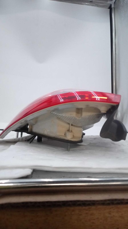 2010-2012 Ford Fusion Right Tail Light Assembly OEM 341772 - Scratches